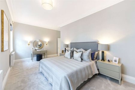 An impeccably refurbished property, with stunning period features throughout the property and located within the prime location of Belgravia. - Photo 4