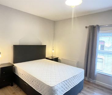 28 Hugh Street, - Photo 2