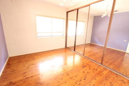 Walking Distance to Warwick Farm Station - Photo 3