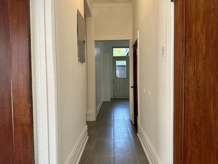 Mile-End: 2 chambres+bureau en location semi-meublé - Photo 2