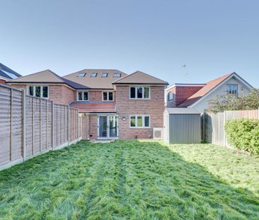 4 bedroom semi-detached house to rent - Photo 4