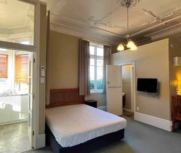 Fully self contained & furnished unit - Photo 3
