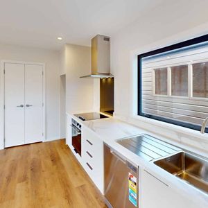 Foxton - 3 Bedrooms - Photo 2