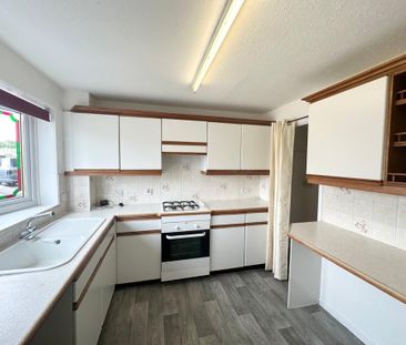 3 bedroom semi-detached house to rent - Photo 5