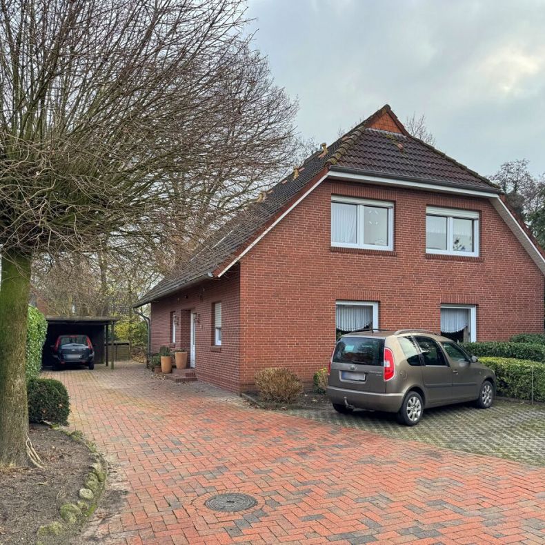 Gemütliche Dachgeschosswohnung mit Einbauküche in zentraler, dennoch ruhiger Lage von Ostgroßefehn - Photo 2