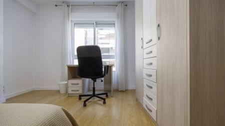 Room in a shared 4-bedroom apartment for rent in Trinitat, students and professionals only - Photo 5