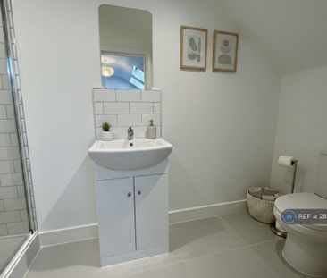 1 bedroom in a house share to rent - Photo 6