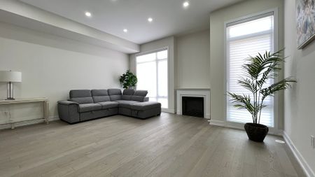 For Lease - 11 Ingersoll Lane, Richmond Hill, Ontario - Photo 3