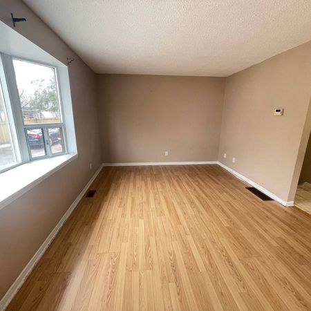 For Lease - 82 sanford Street Unit# Unit B, Barrie, Ontario - Photo 3