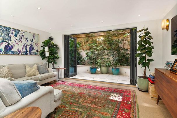 5 bedroom terraced house to rent - Photo 1