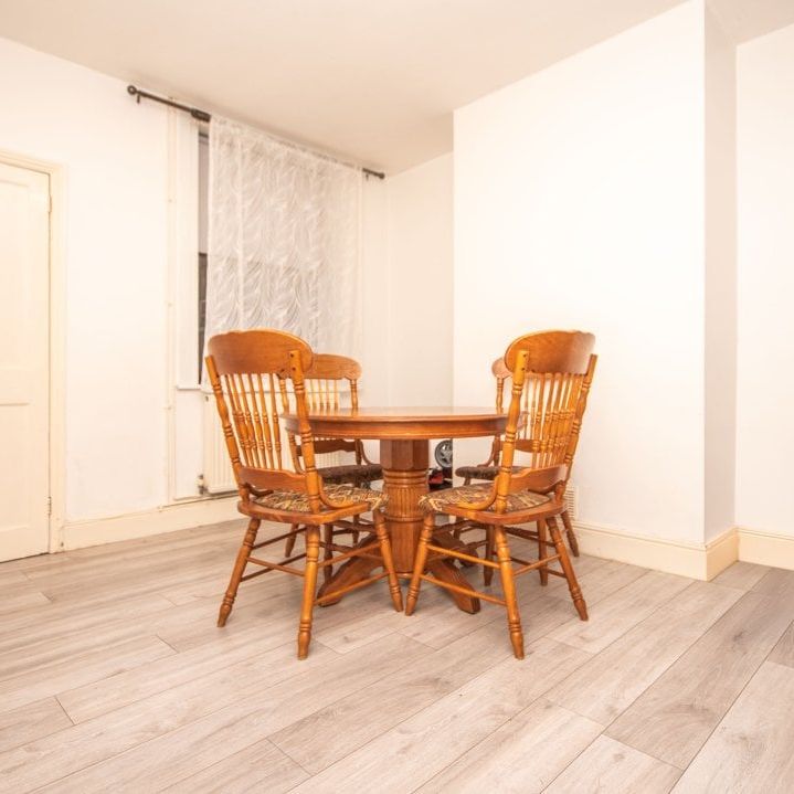 3 bedroom terraced house - Photo 1