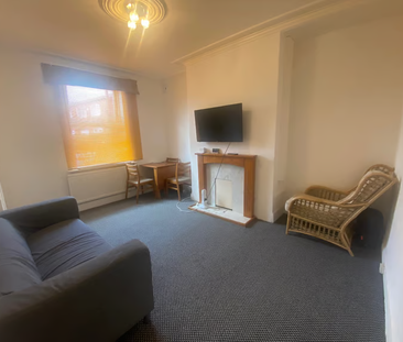 1 bedroom in a flat share to rent - Photo 6