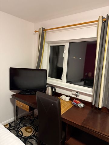 Room 205, SimplyStay Lincoln Road, Skegness, Lincolnshire, PE25 2EA - Photo 4