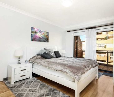 Spacious split level penthouse apartment in Kogarah CBD - Photo 5