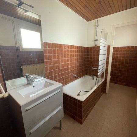 Location Appartement 3 pièces 105m² - Photo 4