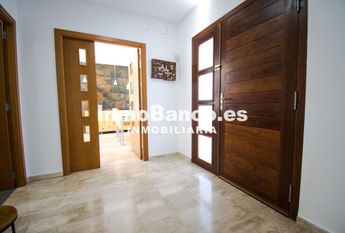 3 bedroom luxury Villa for rent in Chiva, Spain