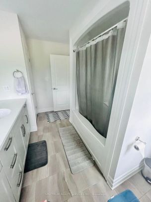 Detached Home For Lease | X8434404 - Photo 1