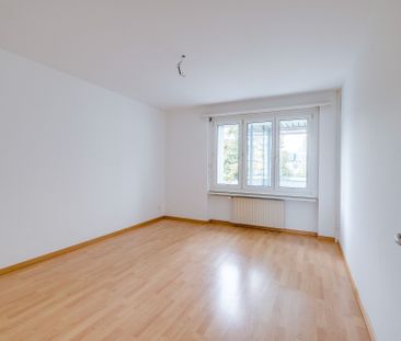 Two minutes to the center of Zuchwil or motorway junction - Photo 3