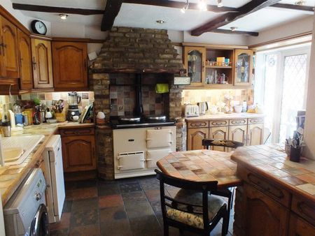 4 bedroom detached house to rent - Photo 4