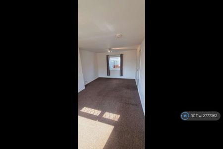 2 bedroom end of terrace house to rent - Photo 2