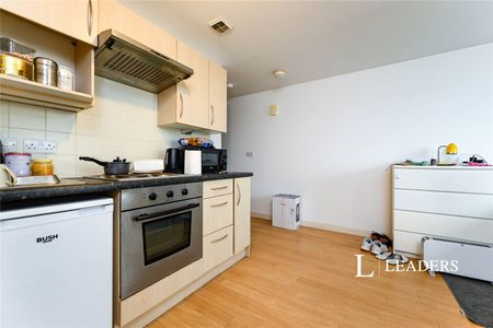 studio to rent The Roundhouse, Gunwharf Quays, Portsmouth, PO1 - Photo 2