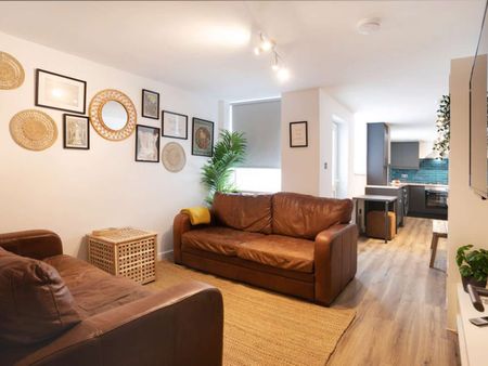 6 Bed Student House, Available for 24/25 Academic Year! Room 4 - Photo 3