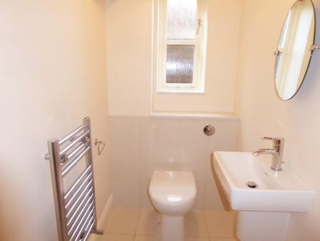 2 bedroom semi-detached house to rent - Photo 3