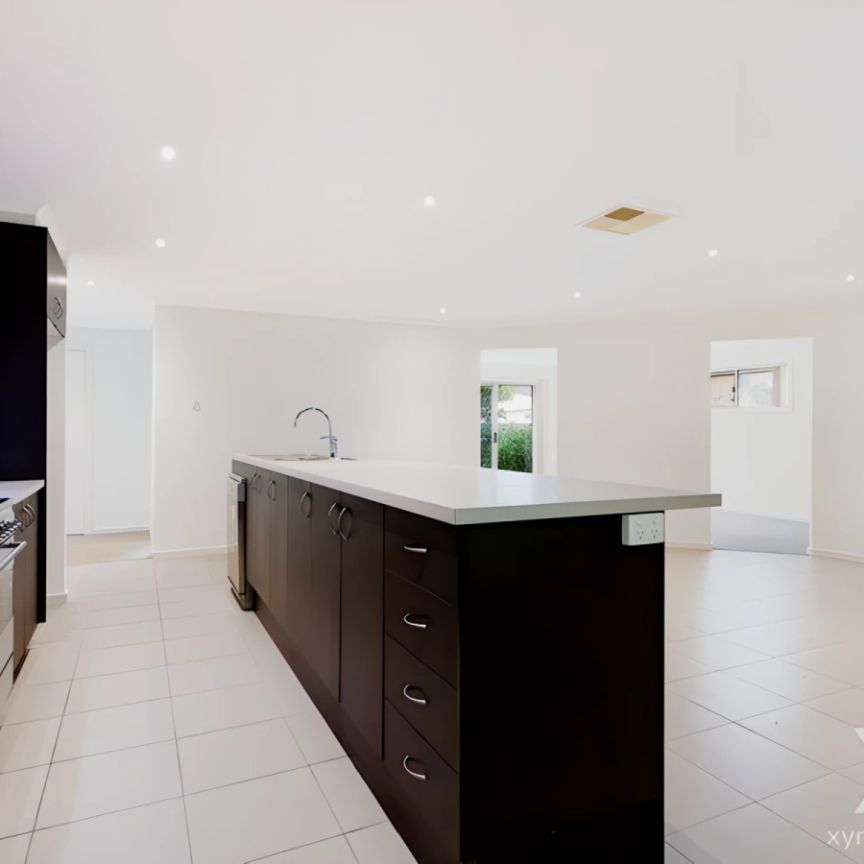 5 Bed, 2 Bath - Photo 1