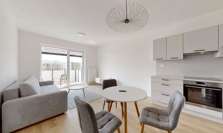 Priestranný slnečný 2-izbový byt na prenájom - voľný od 01.06.2026, TN - Zlatovce - Photo 3