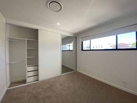 Modern Coastal Townhouse with Quality Finishes - Photo 5