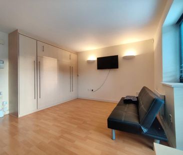 Studio to rent - Photo 1