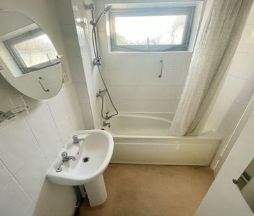 2 bedroom bungalow to rent - Photo 2