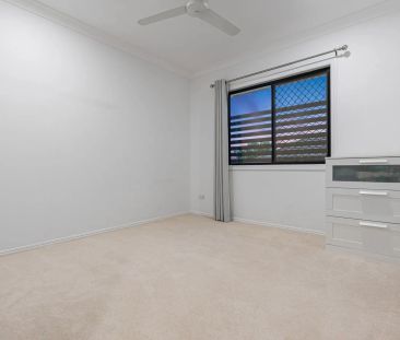 Modern Townhome Living with Private Balcony & Courtyard - Photo 6