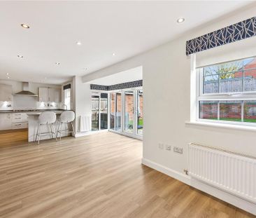 4 bedroom detached house to rent - Photo 3