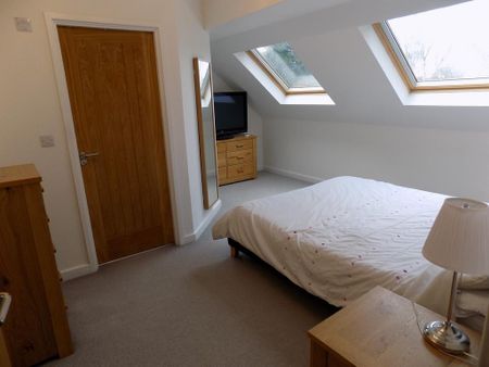 4 bedroom detached house to rent - Photo 4