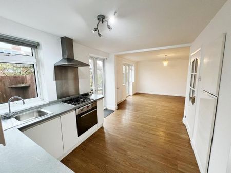 3 bedroom semi-detached house to rent - Photo 2