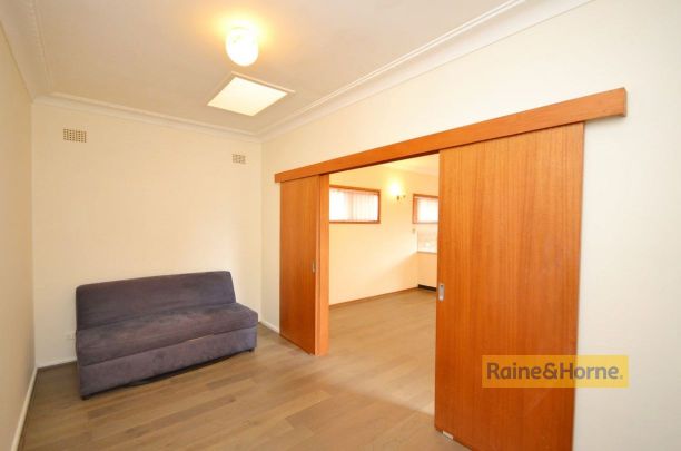 GREAT LOCATION, ROOM FOR ALL THE FAMILY! - Photo 1