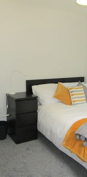 Simples Rooms with a Garden - Photo 2