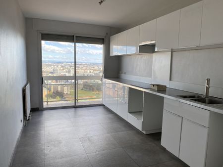 Location Appartement 5 pièces 137m² LYON 5ème - Photo 4