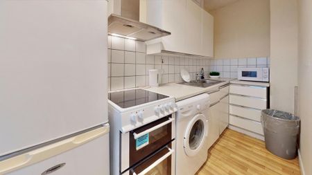 1 bedroom in a flat share to rent - Photo 5