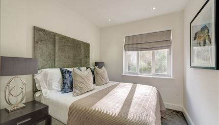 Four bedroom flat, Somerset court, Lexham Gardens, London W8 - Photo 4