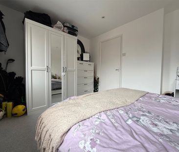 Ascot Court, Aldershot, Hampshire, GU11 - Photo 3