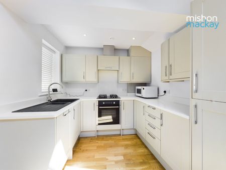 2 bedroom semi-detached bungalow to rent - Photo 2
