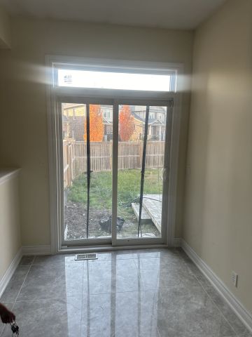 For Lease - 160 Sharavogue Avenue, Oshawa, Ontario - Photo 4