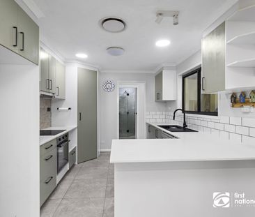 STUNNING MODERN FAMILY HOME WITH BEAUTIFUL INGROUND POOL IN VICTORI... - Photo 1