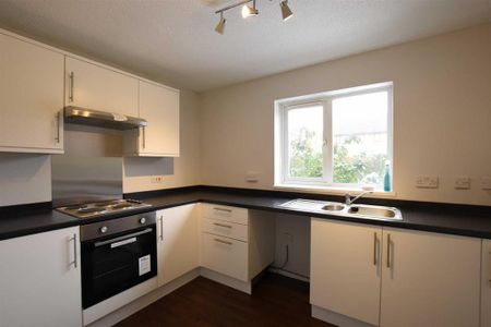 2 bedroom terraced house to rent - Photo 4