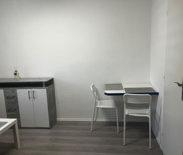 Pronájem bytu 1+1 • 30 m² bez realitkyBakurinova, Praha - Dolní Poč... - Photo 1