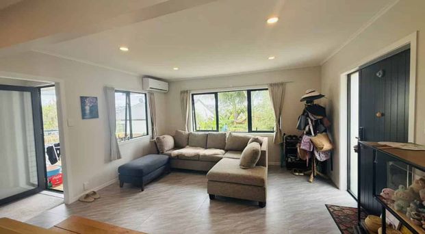 Fully Renovated Home with 3 Bedrooms Upstairs + 2 Large Rumpus Rooms Downstairs - Photo 1