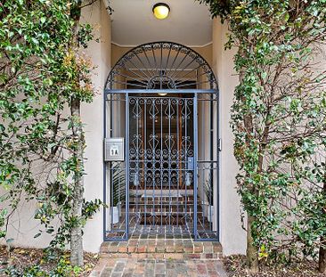 Secluded and stylish 3/4 warehouse conversion - Photo 5