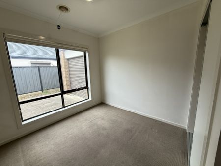 35 Tarlo Drive, Tarneit VIC, Belconnen - Photo 3